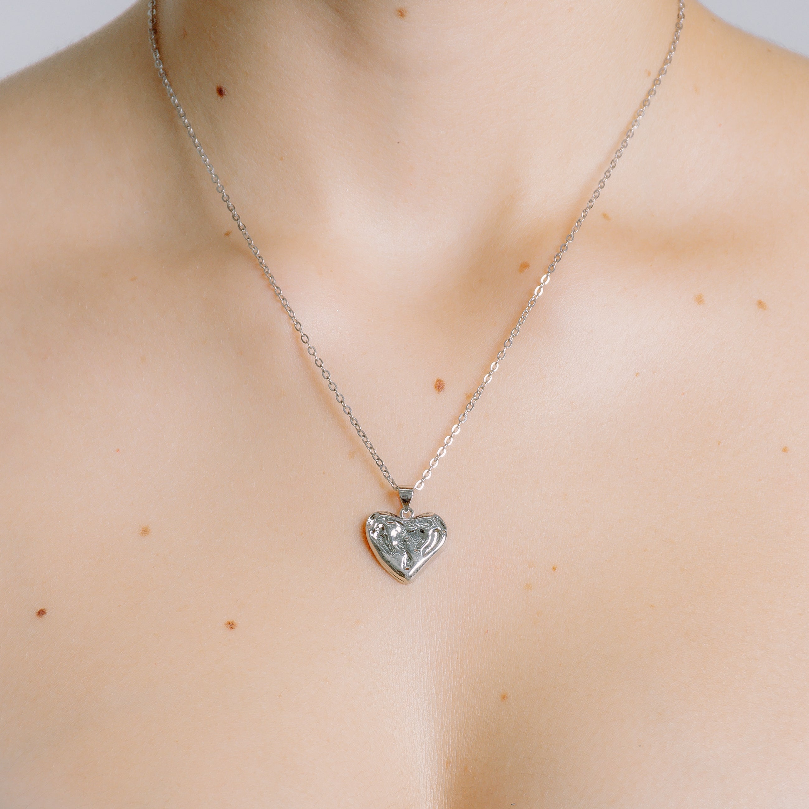 Messy heart necklace